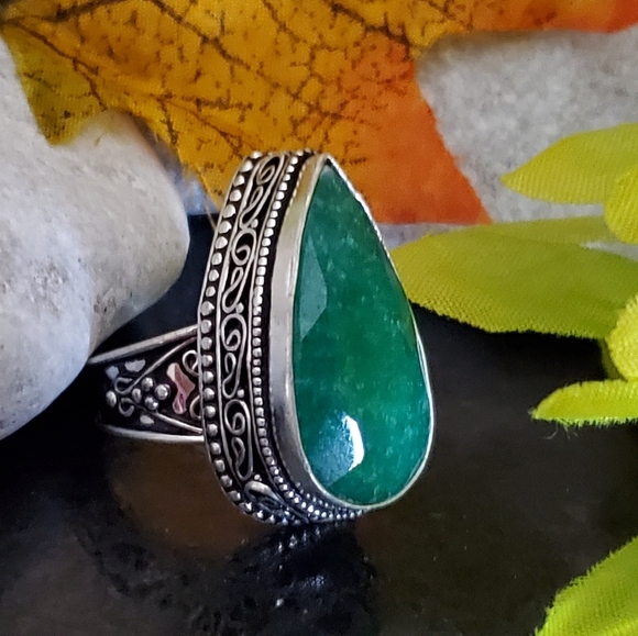 Jewelry - 🌵 EMERALD RING